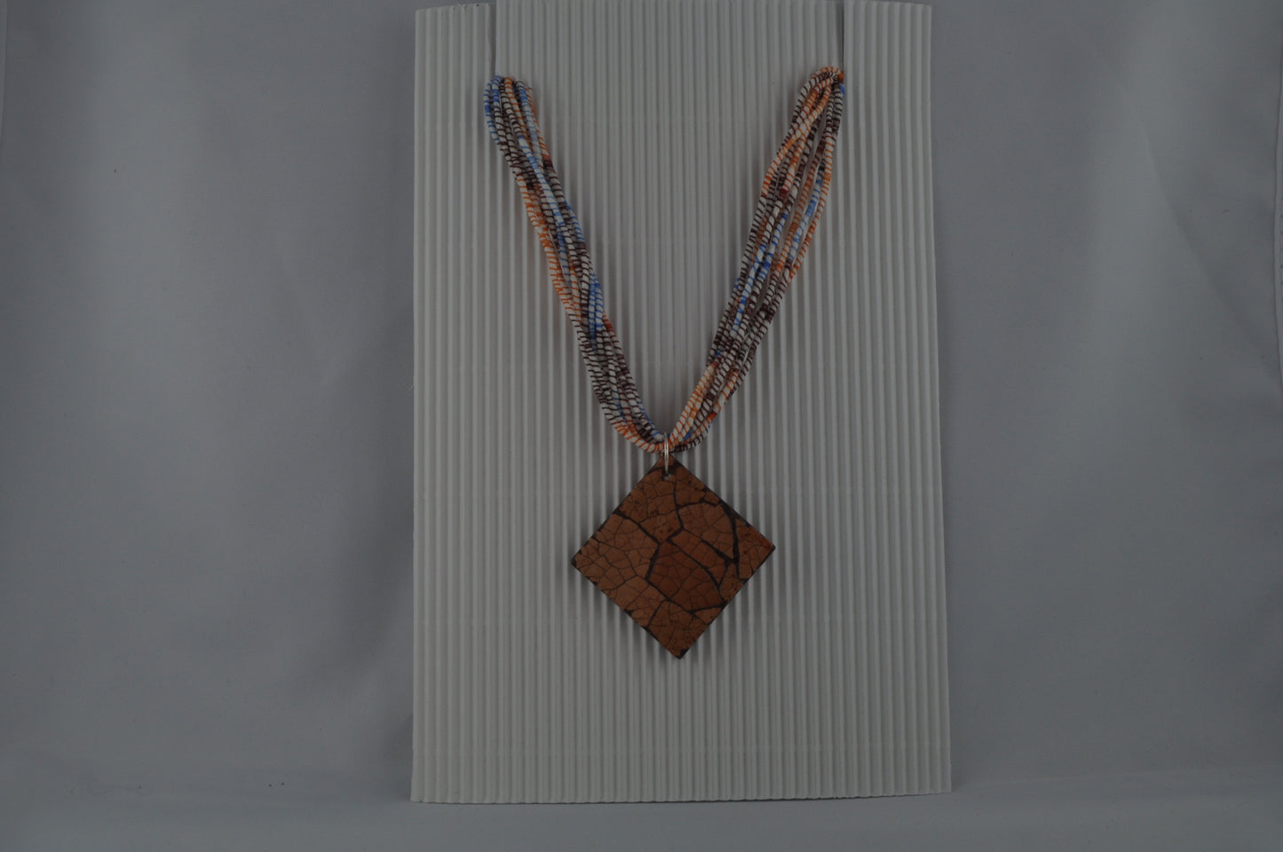 15126 - Pendentif EggShell brun