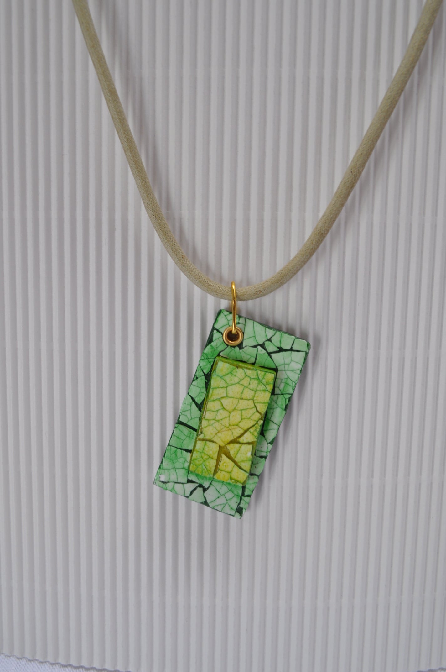 15165 - Pendentif EggShell green
