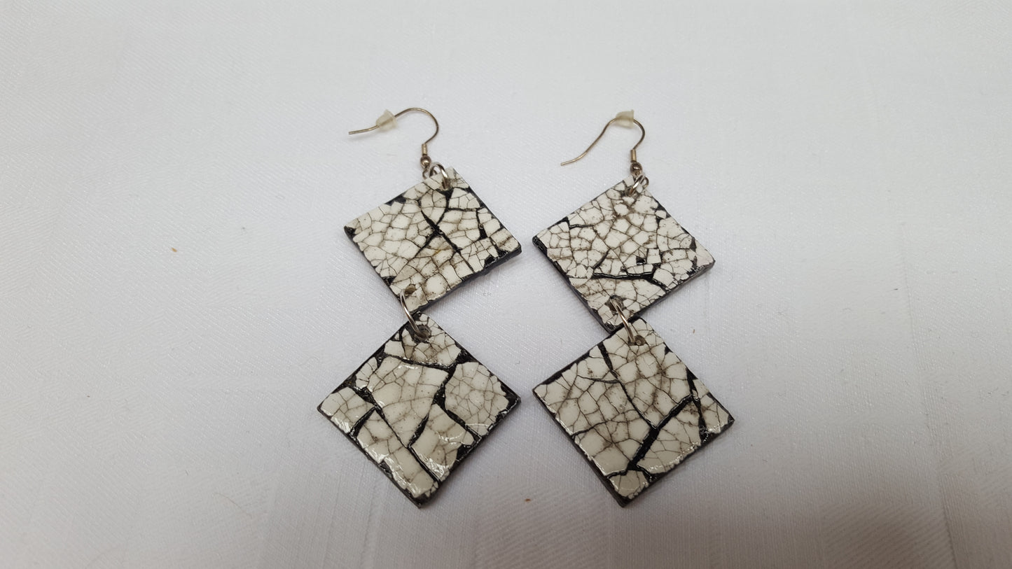 18306 - Magnifiques boucles d’oreilles Eggshell noires