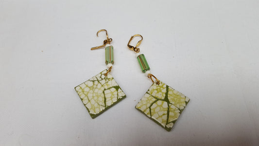 18308 - Magnifiques boucles d’oreilles Eggshell vertes