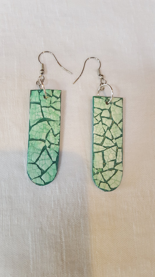 18318 -Magnifiques boucles d’oreilles Eggshell vertes
