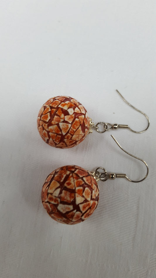 18319 - Magnifiques boucles d’oreilles Eggshell rouges